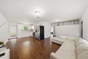 7511 Arnim St, Houston, TX 77087 - Photo 2