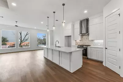 806 Fisher Street #D, Houston, TX 77018 - Photo 1