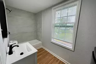 1014 W 5th St, Freeport, TX 77541 - Photo 4