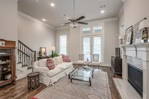 266 E 28th St, Houston, TX 77008 - Photo 2