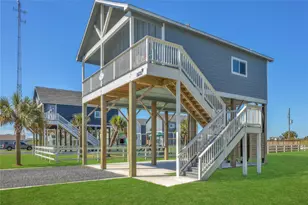 1079 Cedar Ln, Gilchrist, TX 77617 - Photo 4