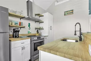 1079 Cedar Ln, Gilchrist, TX 77617 - Photo 18