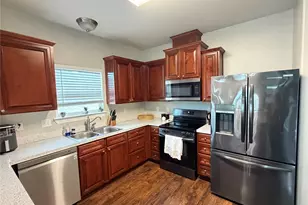 1130 10th St, Dickinson, TX 77539 - Photo 8
