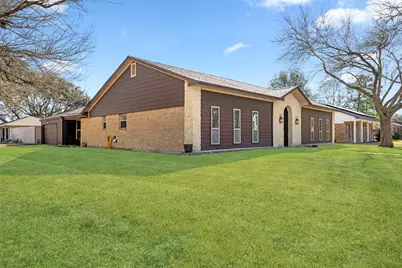 357 W Castle Harbour Drive, Friendswood, TX 77546 - Photo 2