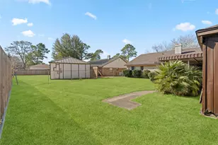 357 W Castle Harbour Dr, Friendswood, TX 77546 - Photo 26