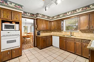 357 W Castle Harbour Dr, Friendswood, TX 77546 - Photo 10