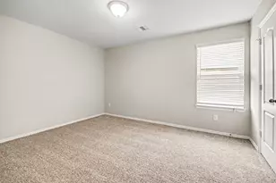 13211 Barrington Oaks Cir, Houston, TX 77044 - Photo 16