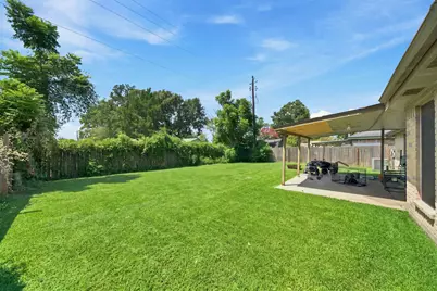 807 Highland Woods Drive, Highlands, TX 77562 - Photo 20