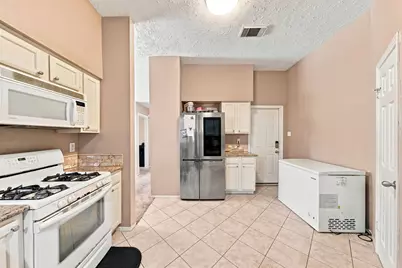 807 Highland Woods Drive, Highlands, TX 77562 - Photo 12