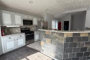 306 Flora Vista Dr, Houston, TX 77598 - Photo 2