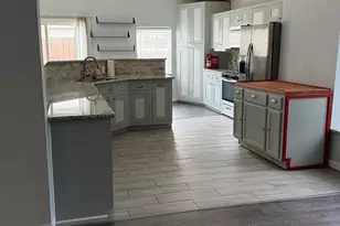 306 Flora Vista Dr, Houston, TX 77598 - Photo 6