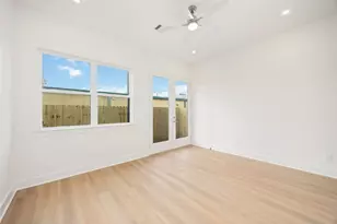 422 E 41st St, Houston, TX 77022 - Photo 22