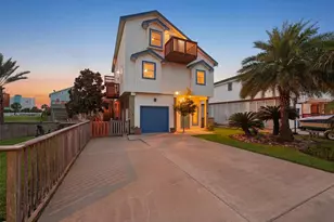 223 Kona Dr, Tiki Island, TX 77554 - Photo 2