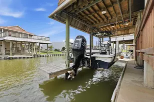 223 Kona Dr, Tiki Island, TX 77554 - Photo 32