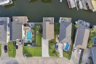 223 Kona Dr, Tiki Island, TX 77554 - Photo 42