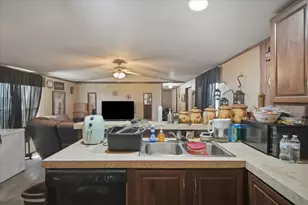 1006 W Toledo St, Seadrift, TX 77983 - Photo 8