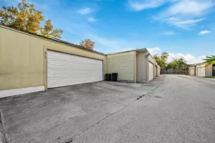 8726 Wilcrest Dr, Houston, TX 77099 - Photo 26
