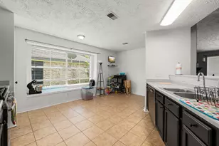 327 Brompton Ct, Highlands, TX 77562 - Photo 8