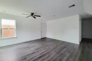 8122 Sterlingshire St, Houston, TX 77078 - Photo 2