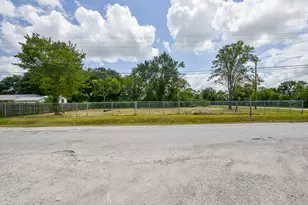 1902 Arizona Ave, League City, TX 77573 - Photo 1