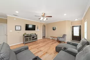 310 Regal Ct, Bellville, TX 77418 - Photo 8