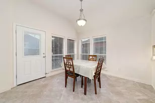 9815 Ryans Park Ln, Houston, TX 77089 - Photo 18