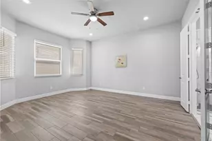 8938 Intervale St, Houston, TX 77075 - Photo 18