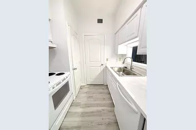 2425 Underwood Street #157, Houston, TX 77030 - Photo 2