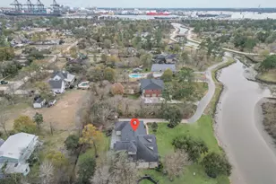 3315 E Bayou Dr, Shoreacres, TX 77571 - Photo 2