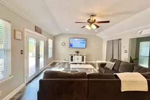 6790 Greenwood Dr, Beaumont, TX 77706 - Photo 6
