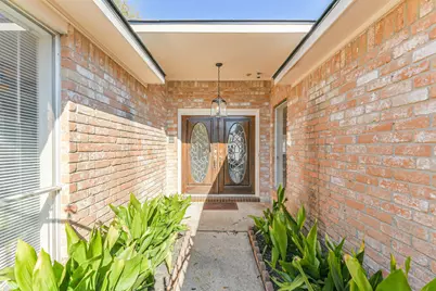 6114 Elkwood Forest Drive, Houston, TX 77088 - Photo 4