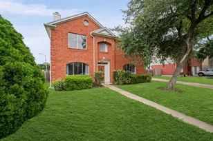 9366 Corner Oaks Ln, Houston, TX 77036 - Photo 2