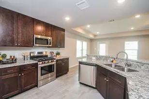 828 S 1st St, La Porte, TX 77571 - Photo 10