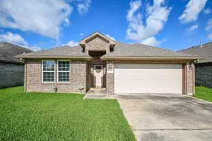 828 S 1st St, La Porte, TX 77571 - Photo 1