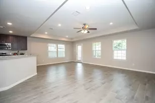 828 S 1st St, La Porte, TX 77571 - Photo 4
