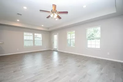 828 S 1st Street, La Porte, TX 77571 - Photo 6