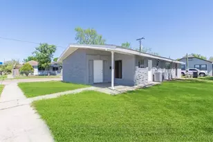 312 N Gaillard St, Baytown, TX 77520 - Photo 1