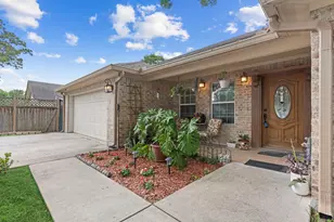 631 Apache St, Houston, TX 77022 - Photo 6