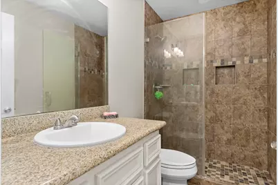 631 Apache Street, Houston, TX 77022 - Photo 32