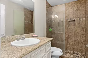 631 Apache St, Houston, TX 77022 - Photo 32