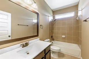 4607 Rockton Hills Ln, Sugar Land, TX 77479 - Photo 6