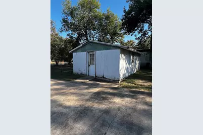 615 N Fourth St, Ganado, TX 77962 - Photo 16