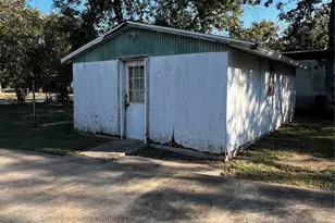 615 N Fourth St, Ganado, TX 77962 - Photo 16