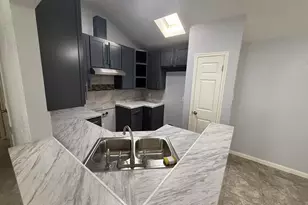 5719 Lycomb Dr, Houston, TX 77053 - Photo 8