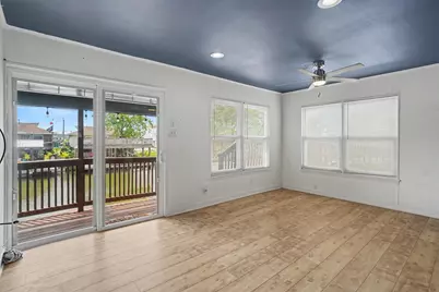 370 Ling Street, Bayou Vista, TX 77563 - Photo 8