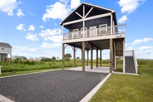 1071 Shady Ln, Gilchrist, TX 77617 - Photo 1