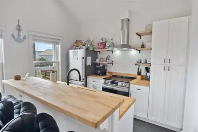 1071 Shady Lane, Gilchrist, TX 77617 - Photo 10