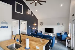 1071 Shady Ln, Gilchrist, TX 77617 - Photo 4