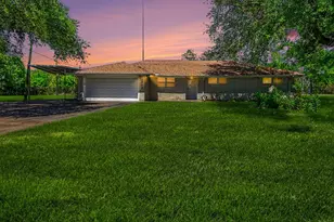 1703 Burnett Dr, Baytown, TX 77520 - Photo 1