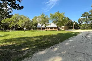 8049 Forest Hills Dr, Montgomery, TX 77316 - Photo 4